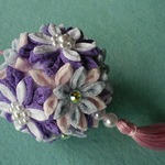 つまみ細工　　花くすだま　　「冬の花」