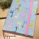 文庫サイズ キリンがいっぱい！の ブックカバー
