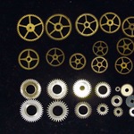 本物志向。古い時計の歯車です。こだわる作家さんに好評です。写真の現物を送ります。H-4