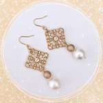 【SALE】◇ミルクティーベージュ◇　透かしスクエア×パール　ピアス　※イヤリング可能