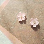 和　さくらのピアス　イヤリング　袴や振袖、着物に　ほんのりピンク　大人上品　結婚式パーティー