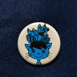 わらびもちの缶バッジ(青猫)