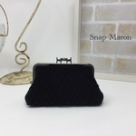 小ちゃなネコが乗っかった がま口カードケース&ミニポーチ（アランシャーリングニット）