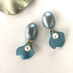 blue花びらイヤリング・ピアス