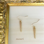 金の三角ピアス