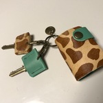 送料無料。。☆。本革・animalハラコ。☆人気のキリン柄・。。キーケース＆キーカバー・ベージュキリン＆ブルーグリーン。。スマイル☆。