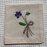 ［受注製作］コットンの刺繍ハンカチ☆スミレ