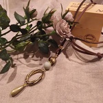 modern beadsの革ひもネックレス✨
