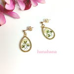 揺れるかすみ草の押花のしずくピアス〜ピュアホワイト