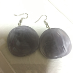 おおぶり 大理石風マーブルボタンのピアス