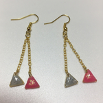 トライアングルとチェーンのイヤリング ｏｒ ピアス