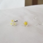 ＜再販＞小さなお花のピアス