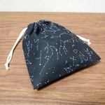 ちょっと大きめ給食袋(ネームタグ付）　星座　黒