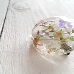 みちくさ氷のブローチ    ～苺の花～