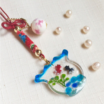 ミニチュア金魚とちりめん紐のストラップ