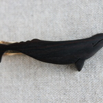 木製コクジラネクタイピン