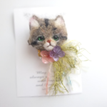 華やか猫さんコサージュ　キジトラ☆羊毛フェルト