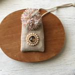 お守り袋 ビーズ刺繍 水玉リネン