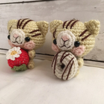 【過去作品！】こげ茶模様のトラ猫さん淡イエローボールチェーン