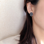 水玉模様のまんまるピアス / イヤリング