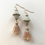 春の踊り子タッセルピアス