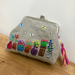 花の刺繍がま口ポーチ♪①