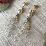 ゆらゆら揺れるかすみ草のピアス