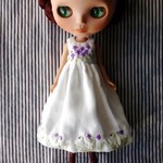 ブライス服★スミレ刺繍のワンピース★ブライスアウトフィット