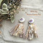 刺繍くるみボタンのタッセルピアス