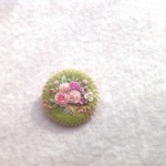 フェルトと刺繍のバラとビーズのブローチ  C