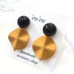 ブラック×マスタード ウェーブ ピアス/イヤリング 