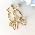 オーバルリングと白いお花のピアス