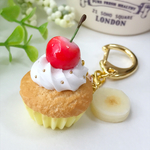 チェリーカップケーキキーホルダー（イエロー）