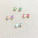王冠とストライプのプチピアス