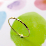 0.8ミリの超極細槌目真鍮リング