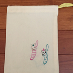 手刺繍入りポーチ♬ コップ入れなどに最適です！