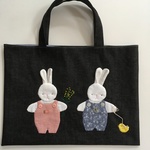 【在庫処分600円(約27%)引き】うさぎのアップリケの黒デニムのレッスンバッグ