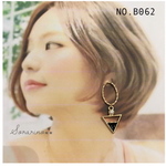 No.B062 お洒落⁂ オーバルリング×トライアングル ピアス / イヤリング