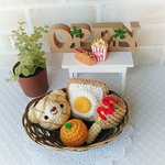 毛糸のパン達と食後はみかん