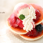 三段ベリーパンケーキのブローチ
