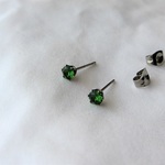 苔生す森のプチピアス