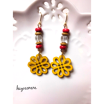 お花のウッドビーズナチュラルピアス/イヤリング