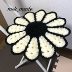 ふっくらお花のモノトーンな円座