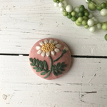 【ブローチorヘアゴムorパッチンピン】マーガレット刺繍