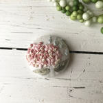 【ブローチorヘアゴムorパッチンピン】あじさい刺繍　ミルク×桃　