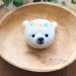 花冠のころりんブローチ（しろくま）