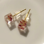 小粒ピアス