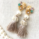 ☆Vintage Button☆ボタンとビジューの春色タッセルピアス/イヤリング