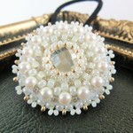 パールのビーズ刺繍ヘアゴム