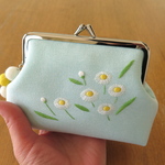 ***予約品*** M様　手刺繍のがま口・中〈ヒメジョオン〉